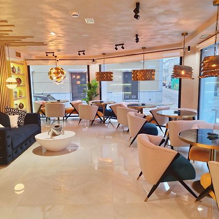 Hotel Suites Moma Centro วิลยานูเอวา เด ลา เซเรนา ภายนอก รูปภาพ