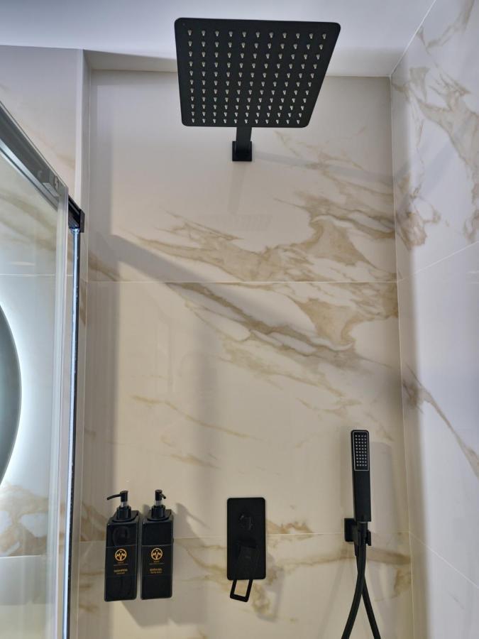 Hotel Suites Moma Centro วิลยานูเอวา เด ลา เซเรนา ภายนอก รูปภาพ