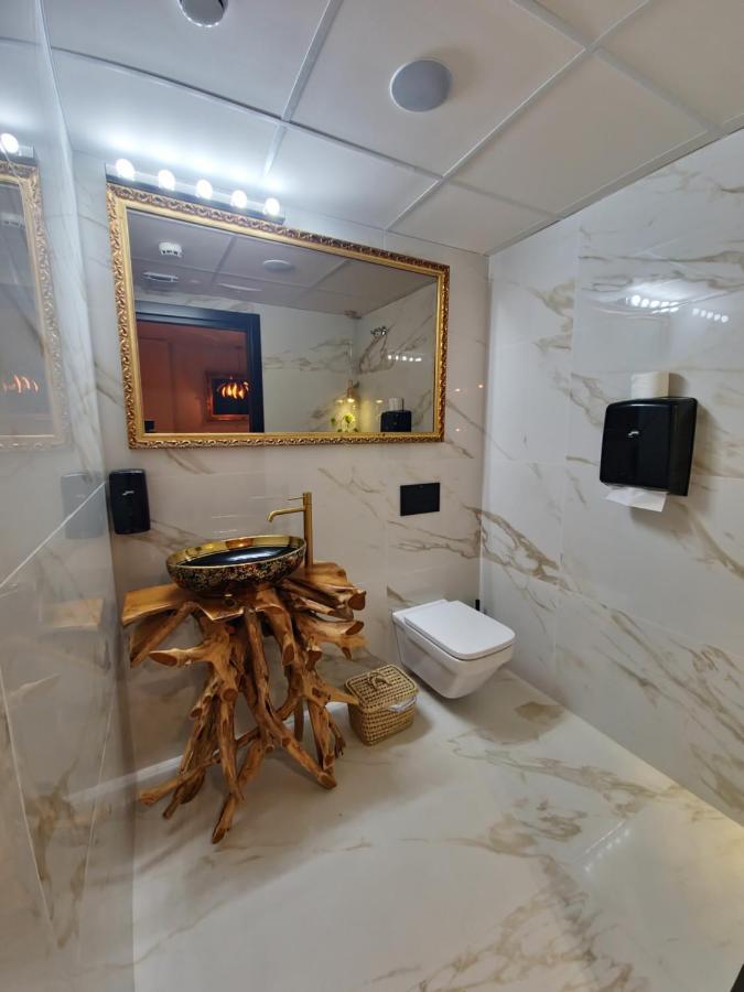 Hotel Suites Moma Centro วิลยานูเอวา เด ลา เซเรนา ภายนอก รูปภาพ