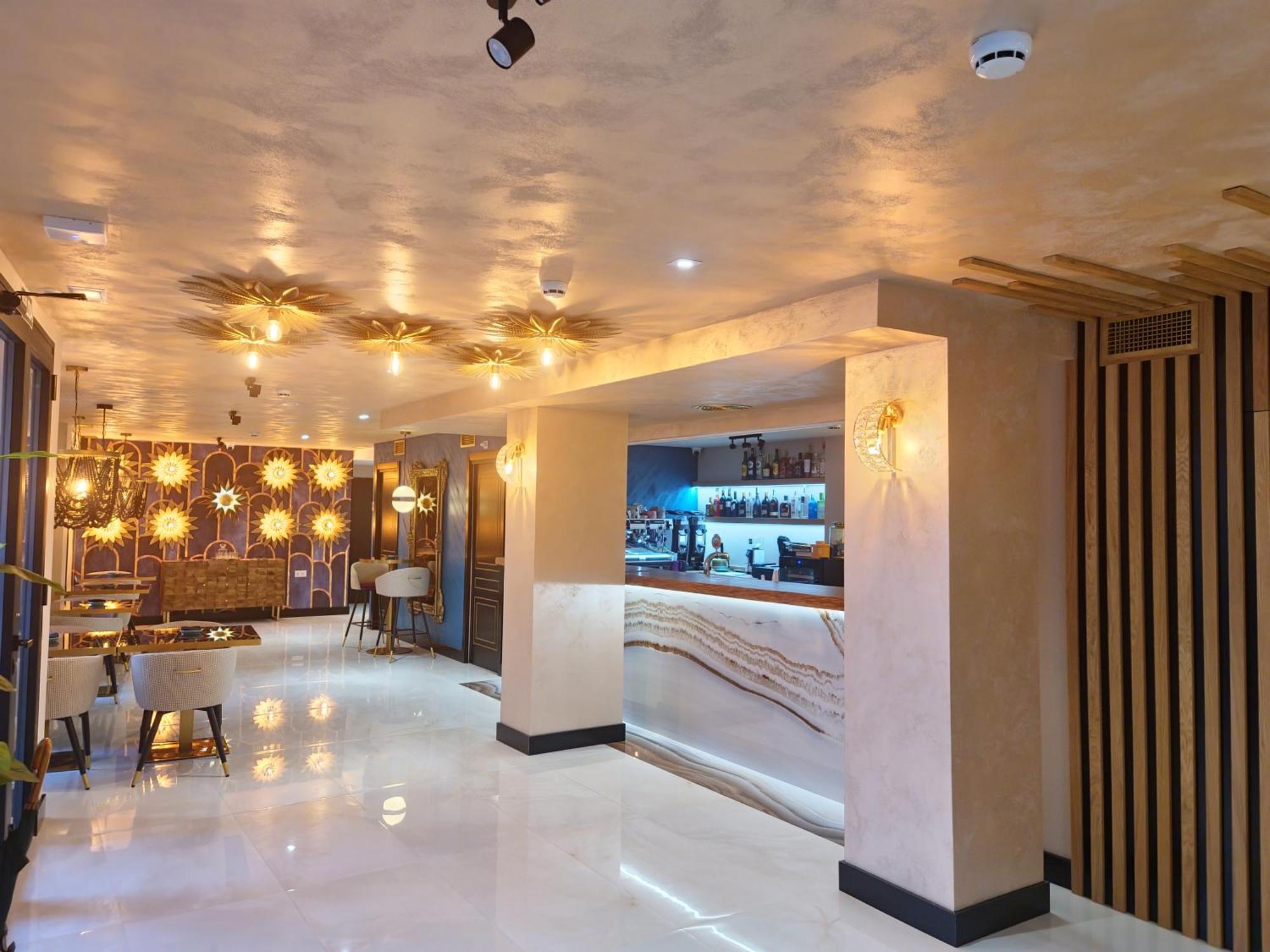 Hotel Suites Moma Centro วิลยานูเอวา เด ลา เซเรนา ภายนอก รูปภาพ