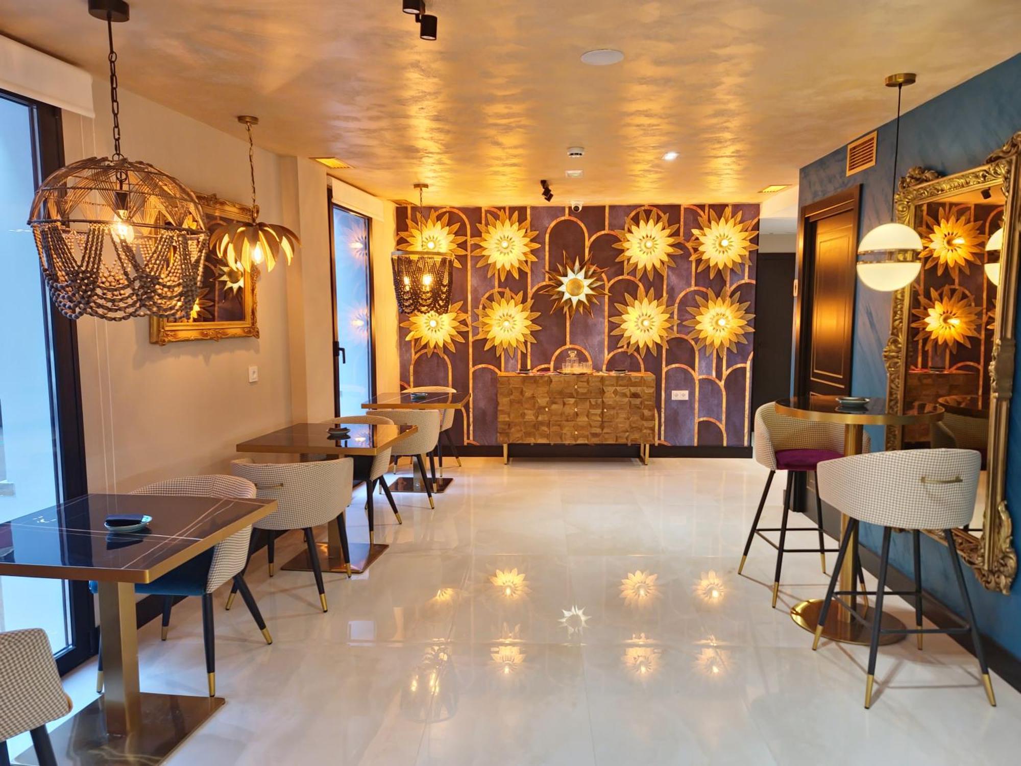 Hotel Suites Moma Centro วิลยานูเอวา เด ลา เซเรนา ภายนอก รูปภาพ