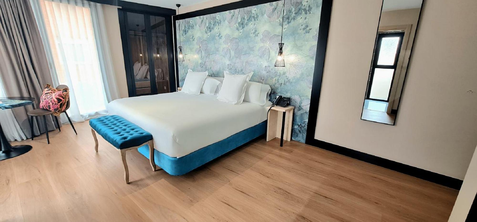 Hotel Suites Moma Centro วิลยานูเอวา เด ลา เซเรนา ภายนอก รูปภาพ
