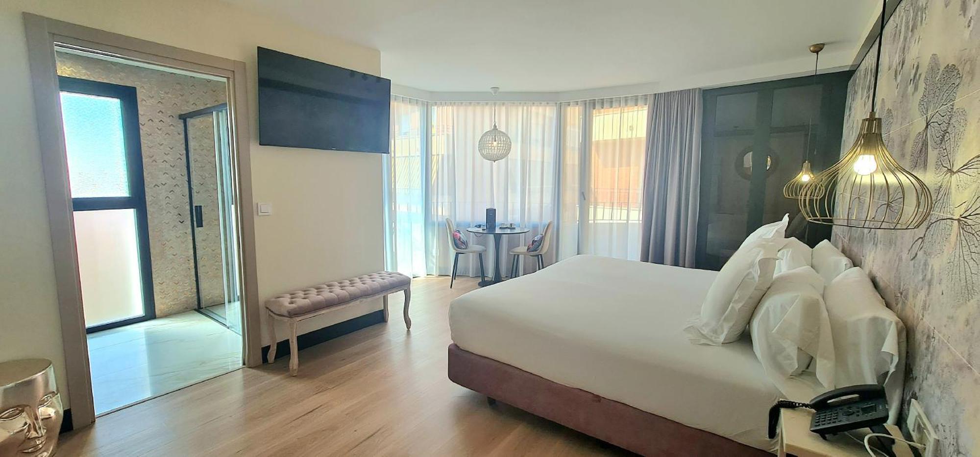 Hotel Suites Moma Centro วิลยานูเอวา เด ลา เซเรนา ภายนอก รูปภาพ
